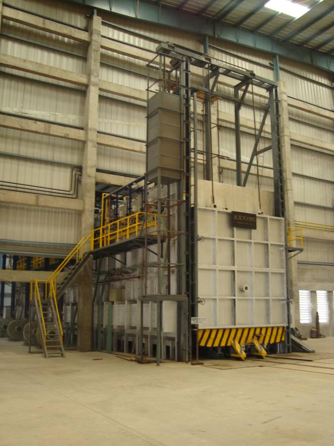 Large heat treatment furnace