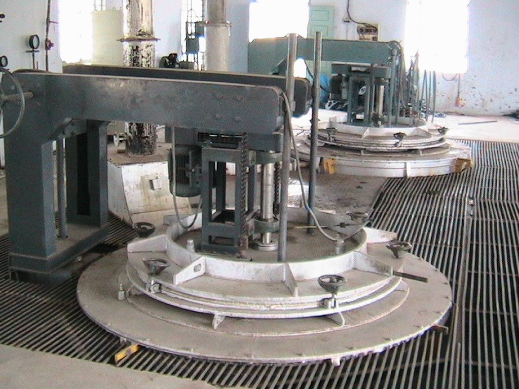 Pit type annealing furnace