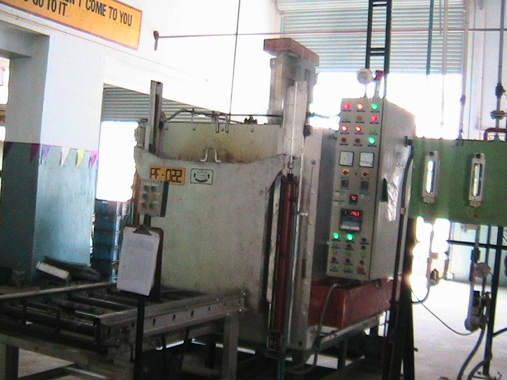 Roller hearth tempering furnace