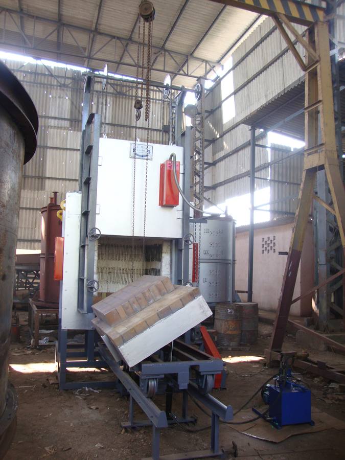 Tilting type bogie hearth furnace