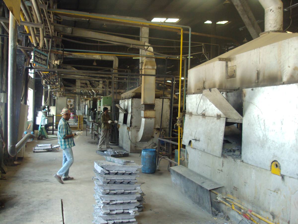 Series of lead bath melting furnaces