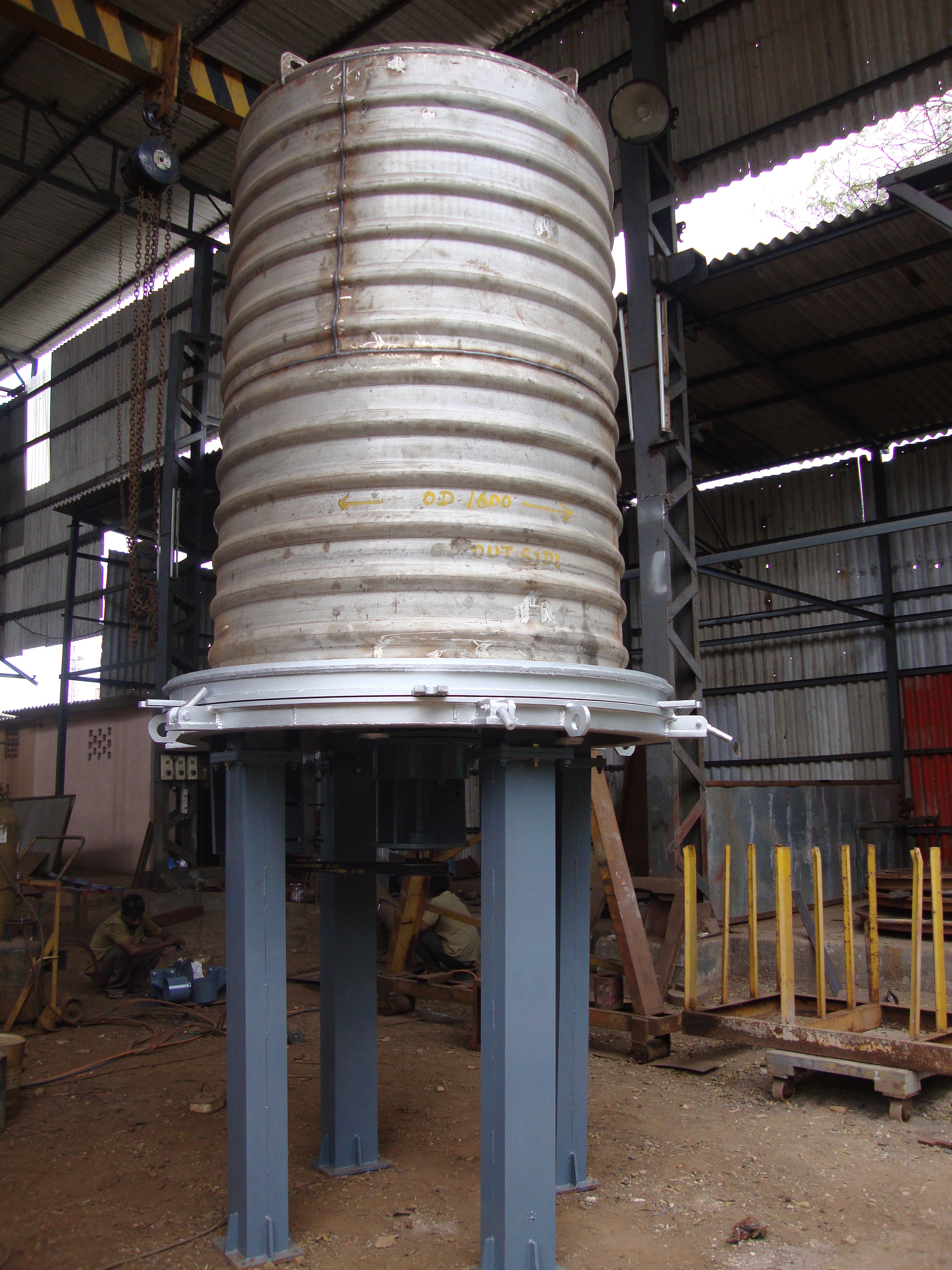 BELL TYPE ANNEALING FURNACE WITH RETORT